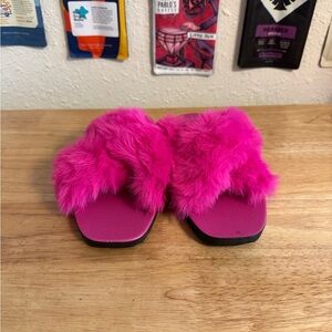 So Me Barbie Lucea Hot Pink Faux Fur Sandals 5 Flats